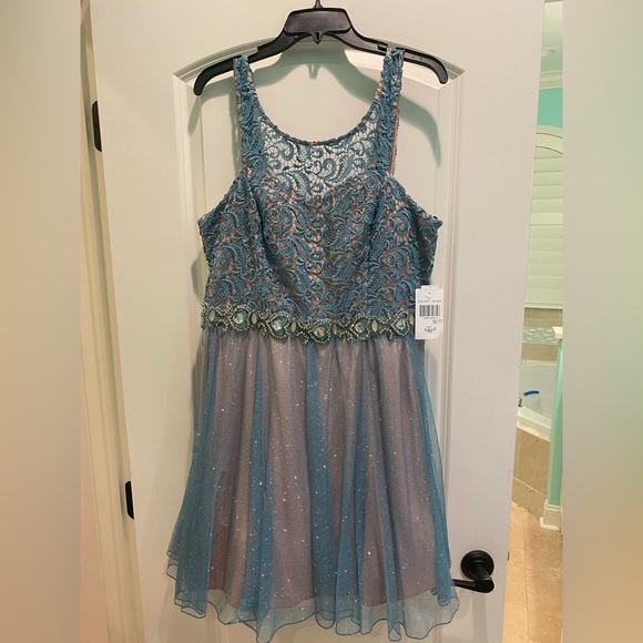Dillards Blue Homecoming Mini Dress Size 16/17 NWT - Picture 3 of 10
